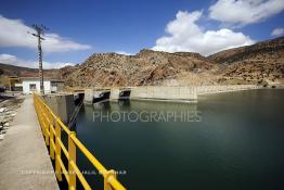 Image du Maroc Professionnelle de  Le Barrage Allal Al Fassi est situé dans la Province de Sefrou sur Oued Sebou avec un volume de stockage de 63.7 Mm3, il contrôle un bassin versant de 5.400 km2. Ce Barrage a été mis en service en 1990. But de l'ouvrage  production d'électricité, irrigation et protection contre les crues, Jeudi 8 septembre 2005. (Photo / Abdeljalil Bounhar) 